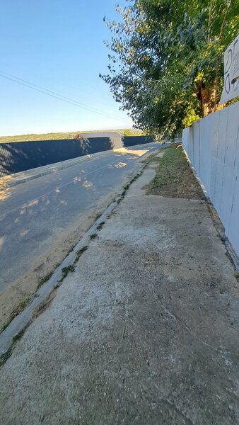 Galati, 1 ha  vita de vie si casa 3 cam, pretabil amenajare turism viticol